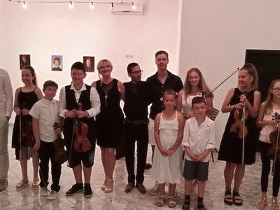 Udeleženci poletne šole violine